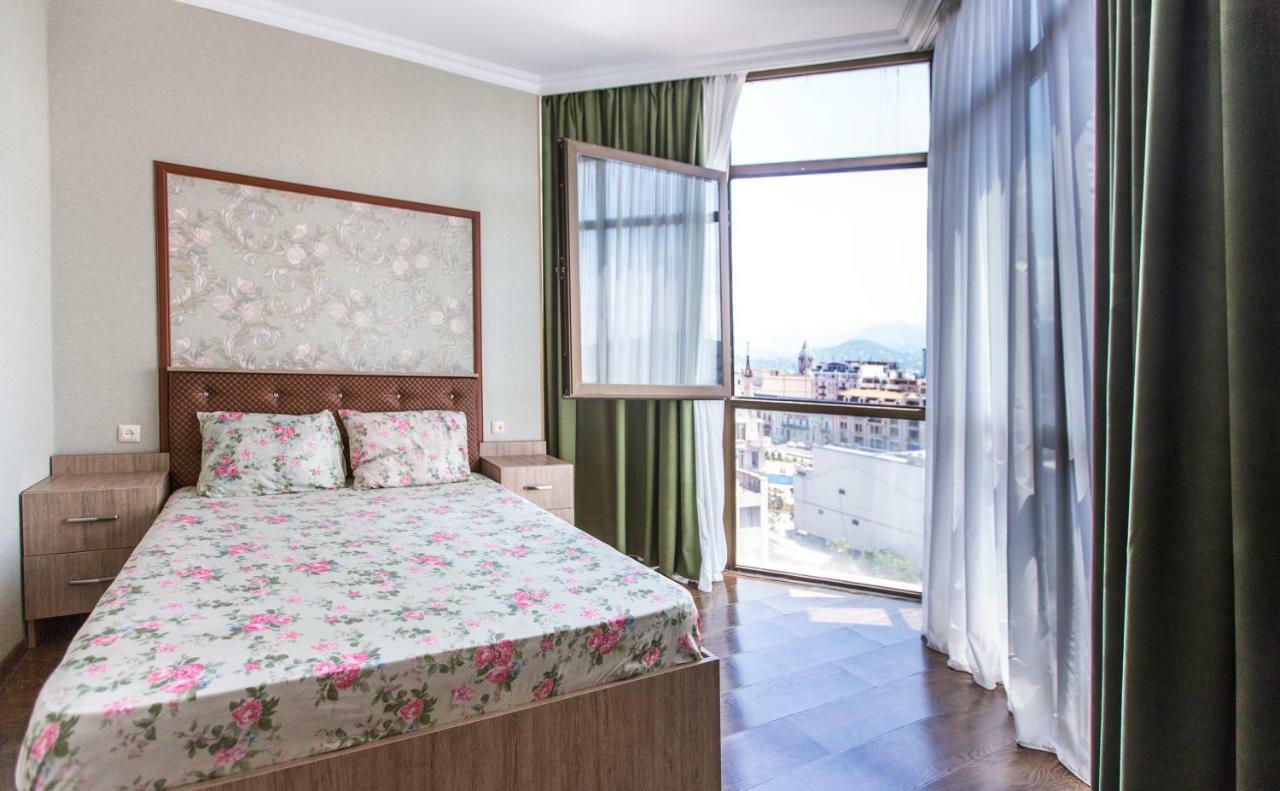 Apartament On Rustaveli 巴统 外观 照片