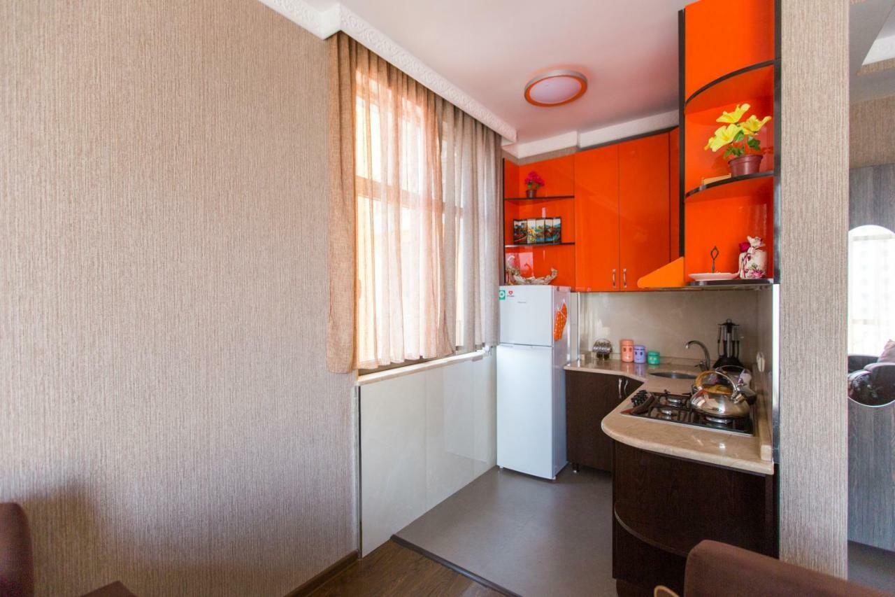Apartament On Rustaveli 巴统 外观 照片