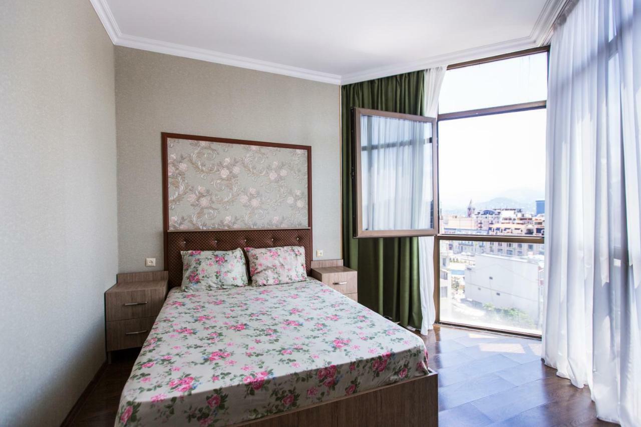 Apartament On Rustaveli 巴统 外观 照片