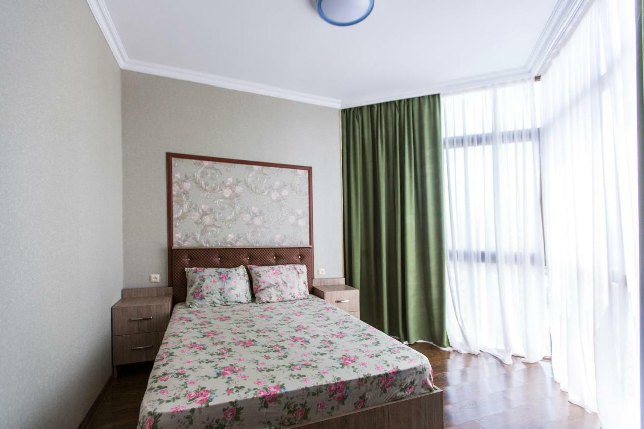 Apartament On Rustaveli 巴统 外观 照片