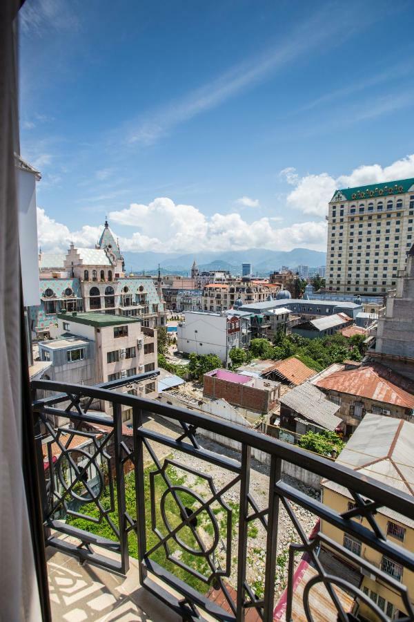 Apartament On Rustaveli 巴统 外观 照片